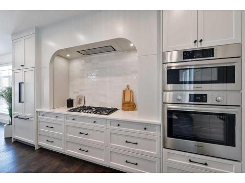 333 Bessborough Drive Sw, Calgary, AB - Indoor Photo Showing Kitchen With Upgraded Kitchen