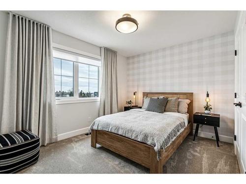 333 Bessborough Drive Sw, Calgary, AB - Indoor Photo Showing Bedroom