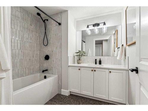 333 Bessborough Drive Sw, Calgary, AB - Indoor Photo Showing Bathroom