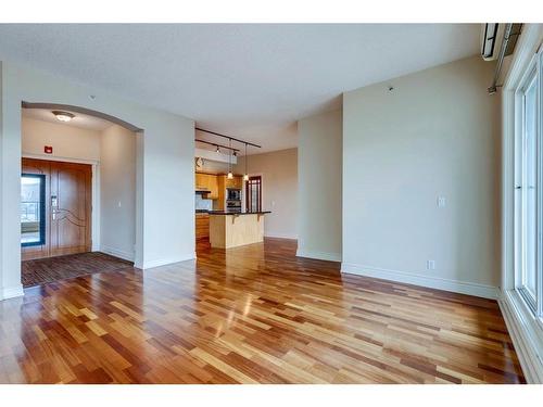 502-4 14 Street Nw, Calgary, AB - Indoor