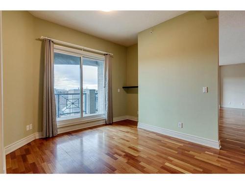 502-4 14 Street Nw, Calgary, AB - Indoor Photo Showing Other Room