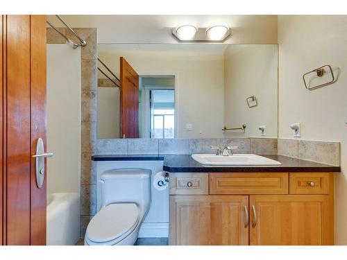 502-4 14 Street Nw, Calgary, AB - Indoor Photo Showing Bathroom