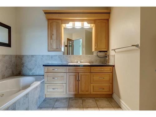 502-4 14 Street Nw, Calgary, AB - Indoor Photo Showing Bathroom