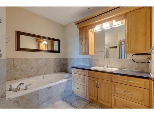 502-4 14 Street Nw, Calgary, AB - Indoor Photo Showing Bathroom