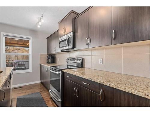 2352 Baywater Crescent Sw, Airdrie, AB - Indoor Photo Showing Kitchen