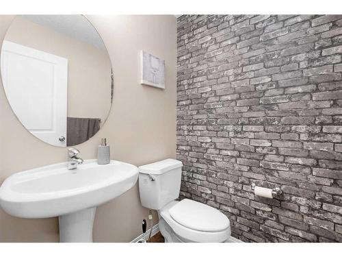 2352 Baywater Crescent Sw, Airdrie, AB - Indoor Photo Showing Bathroom