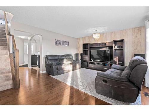 2352 Baywater Crescent Sw, Airdrie, AB - Indoor Photo Showing Living Room