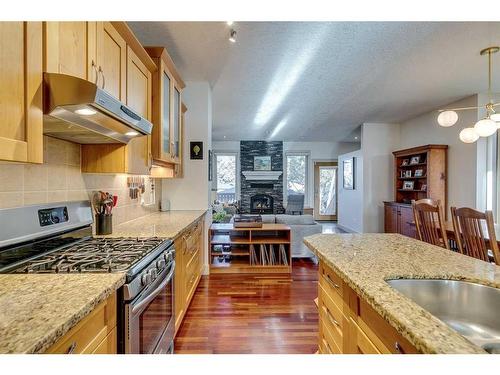 2224 9 Avenue Se, Calgary, AB - Indoor Photo Showing Kitchen With Upgraded Kitchen