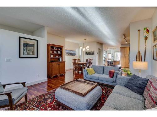 2224 9 Avenue Se, Calgary, AB - Indoor Photo Showing Living Room