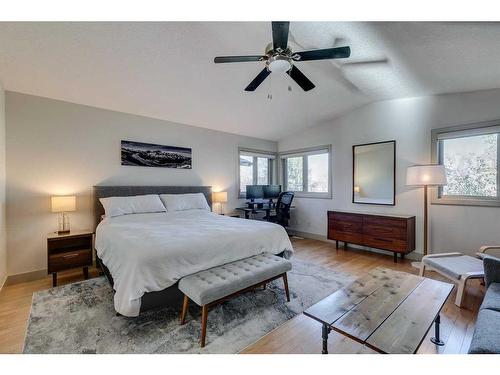 2224 9 Avenue Se, Calgary, AB - Indoor Photo Showing Bedroom