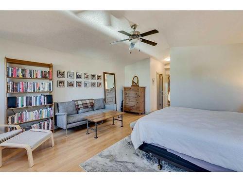 2224 9 Avenue Se, Calgary, AB - Indoor Photo Showing Bedroom