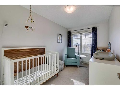 2224 9 Avenue Se, Calgary, AB - Indoor Photo Showing Bedroom