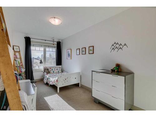 2224 9 Avenue Se, Calgary, AB - Indoor Photo Showing Bedroom