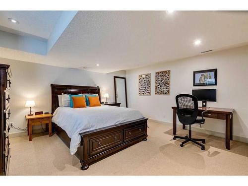 2224 9 Avenue Se, Calgary, AB - Indoor Photo Showing Bedroom