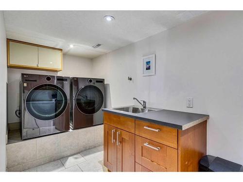 2224 9 Avenue Se, Calgary, AB - Indoor Photo Showing Laundry Room