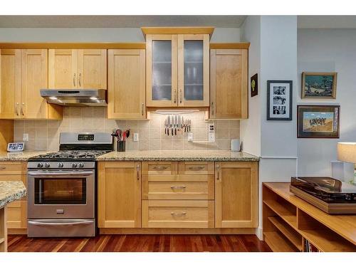 2224 9 Avenue Se, Calgary, AB - Indoor Photo Showing Kitchen