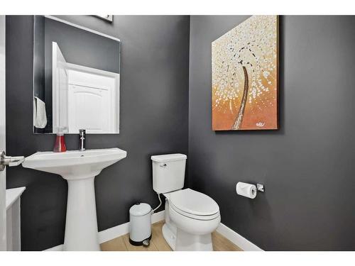 96 Magnolia Grove Se, Calgary, AB - Indoor Photo Showing Bathroom