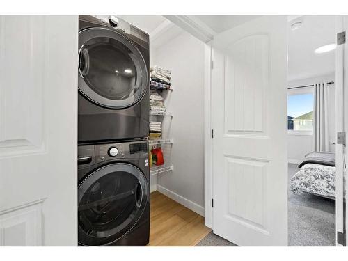 96 Magnolia Grove Se, Calgary, AB - Indoor Photo Showing Laundry Room