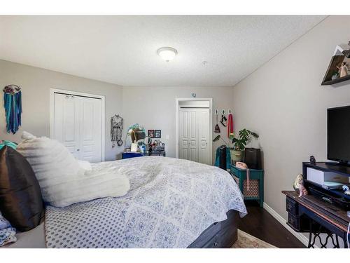 322-5115 Richard Road Sw, Calgary, AB - Indoor Photo Showing Bedroom