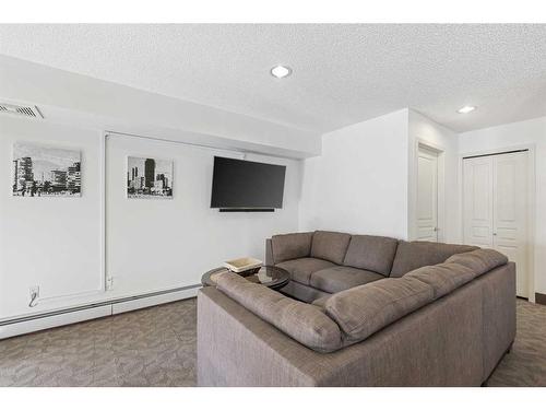 322-5115 Richard Road Sw, Calgary, AB - Indoor Photo Showing Living Room