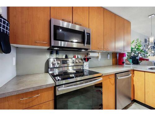 322-5115 Richard Road Sw, Calgary, AB - Indoor Photo Showing Kitchen