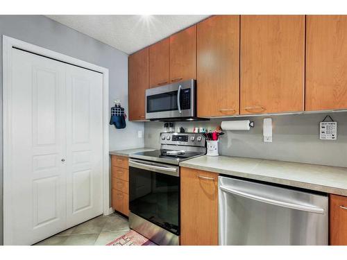 322-5115 Richard Road Sw, Calgary, AB - Indoor Photo Showing Kitchen