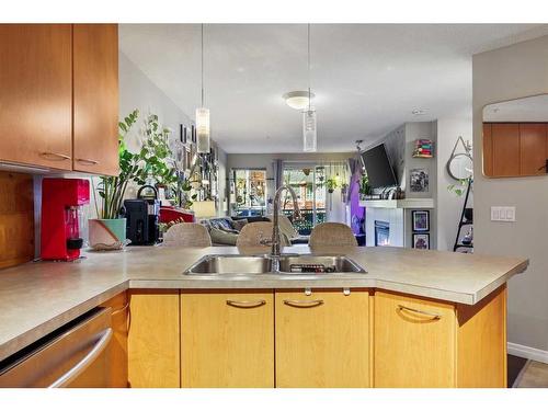 322-5115 Richard Road Sw, Calgary, AB - Indoor Photo Showing Kitchen With Double Sink