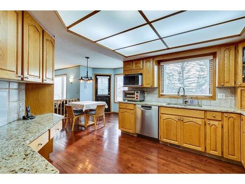 107 Hawkmount Close Nw, Calgary, AB - Indoor Photo Showing Kitchen