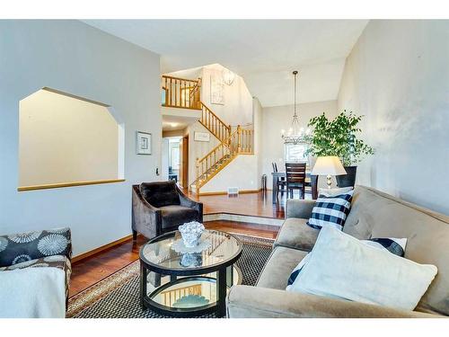 107 Hawkmount Close Nw, Calgary, AB - Indoor Photo Showing Living Room