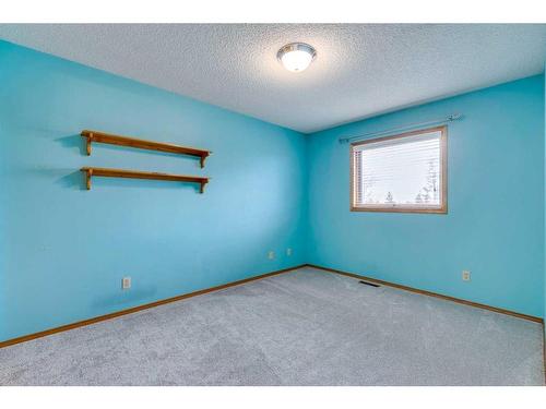 107 Hawkmount Close Nw, Calgary, AB - Indoor Photo Showing Other Room