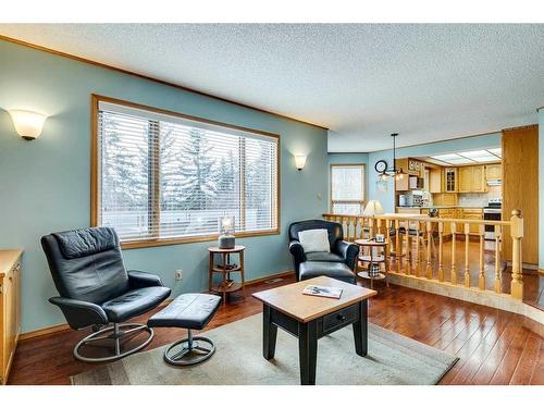 107 Hawkmount Close Nw, Calgary, AB - Indoor Photo Showing Living Room