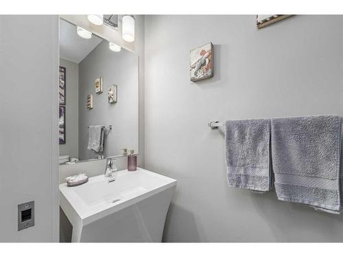 805 Evanston Manor Nw, Calgary, AB - Indoor Photo Showing Bathroom