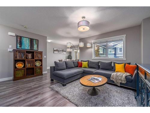 805 Evanston Manor Nw, Calgary, AB - Indoor Photo Showing Living Room