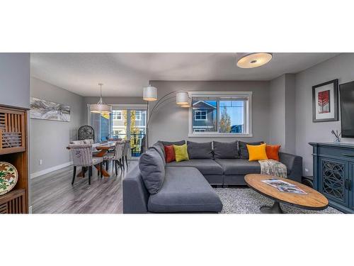 805 Evanston Manor Nw, Calgary, AB - Indoor Photo Showing Living Room