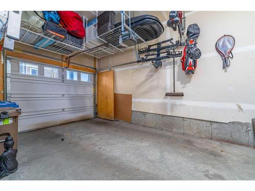 805 Evanston Manor Nw, Calgary, AB - Indoor Photo Showing Garage