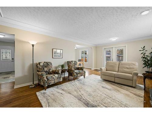 226 Midridge Crescent Se, Calgary, AB - Indoor Photo Showing Living Room