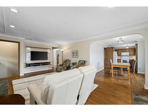 226 Midridge Crescent Se, Calgary, AB - Indoor Photo Showing Living Room