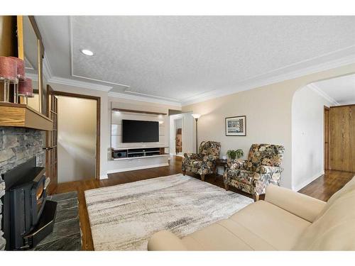 226 Midridge Crescent Se, Calgary, AB - Indoor Photo Showing Living Room