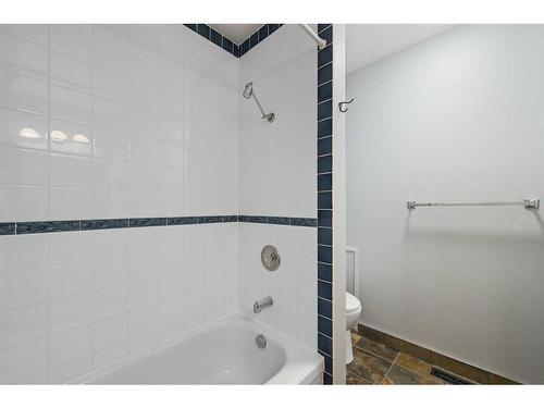 226 Midridge Crescent Se, Calgary, AB - Indoor Photo Showing Bathroom