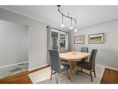 226 Midridge Crescent Se, Calgary, AB - Indoor Photo Showing Dining Room