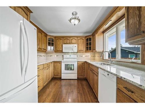 226 Midridge Crescent Se, Calgary, AB - Indoor Photo Showing Kitchen