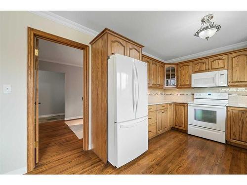 226 Midridge Crescent Se, Calgary, AB - Indoor Photo Showing Kitchen