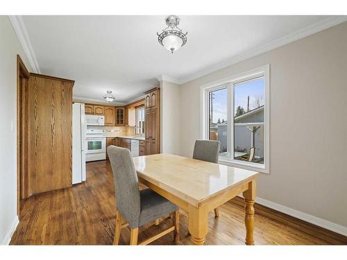 226 Midridge Crescent Se, Calgary, AB - Indoor Photo Showing Dining Room