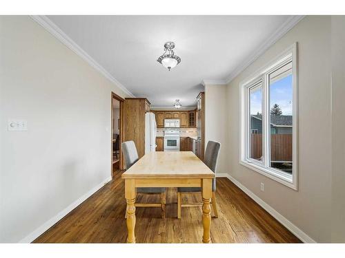 226 Midridge Crescent Se, Calgary, AB - Indoor Photo Showing Dining Room