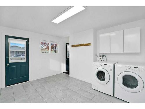 4921 54 Avenue, Olds, AB - Indoor Photo Showing Laundry Room