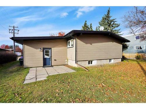 4921 54 Avenue, Olds, AB - Outdoor With Exterior