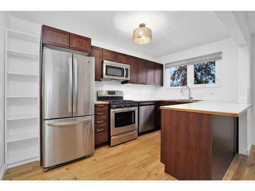 4921 54 Avenue, Olds, AB - Indoor Photo Showing Kitchen