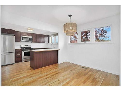 4921 54 Avenue, Olds, AB - Indoor Photo Showing Kitchen