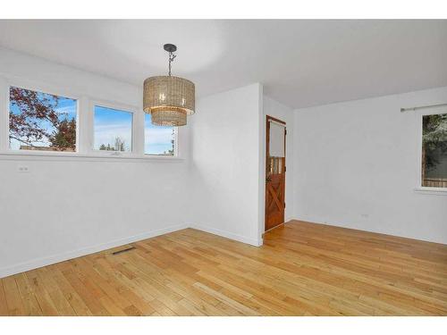 4921 54 Avenue, Olds, AB - Indoor Photo Showing Other Room