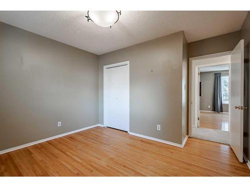 3235 Conrad Crescent Nw, Calgary, AB - Indoor Photo Showing Other Room